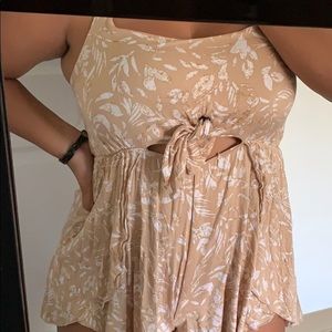 A cream colored romper with white leaf designs🤍🍂